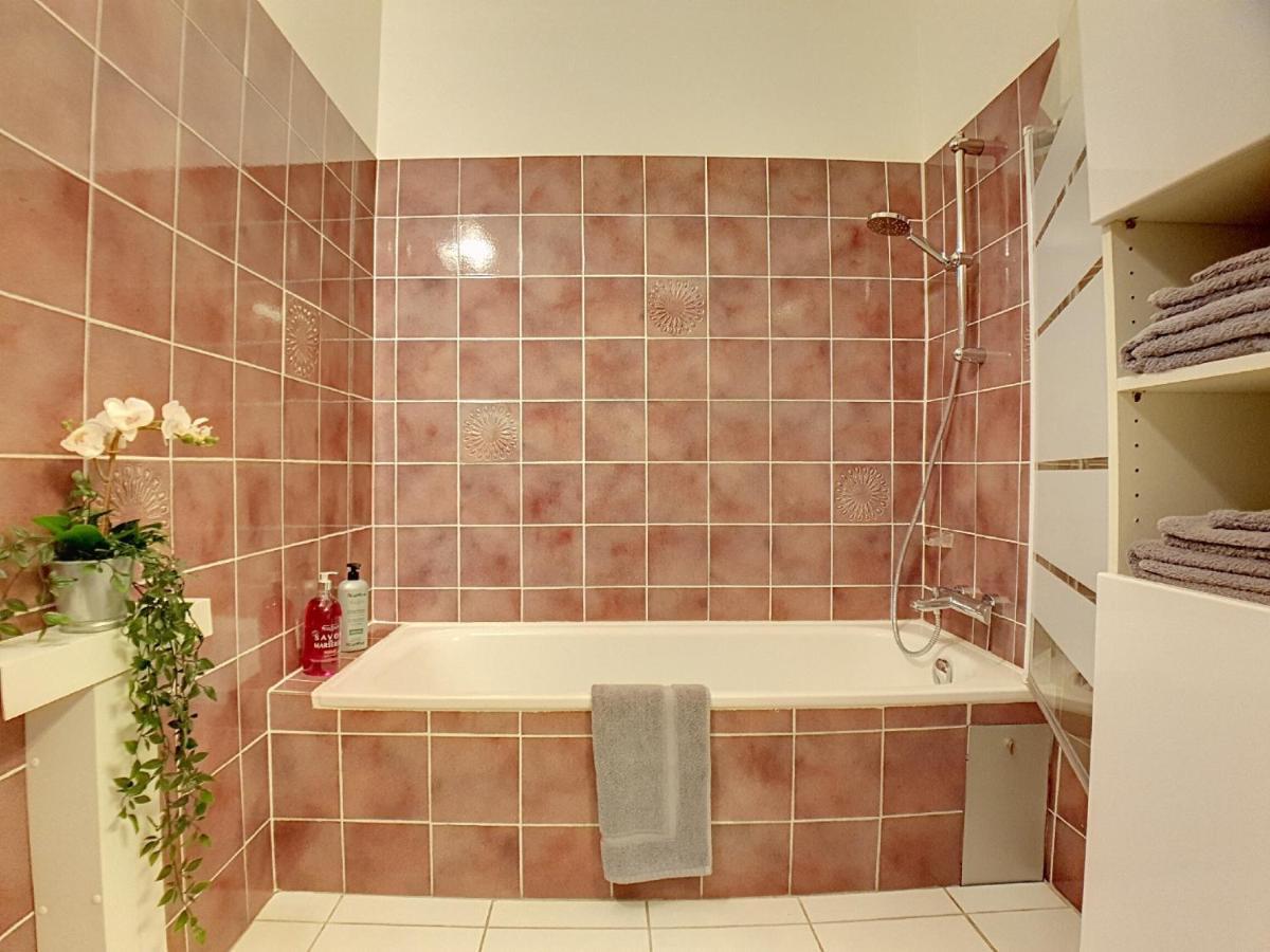Stop Chez M Cozy # Qualite # Confort # Simplicite Pierre-Bénite Buitenkant foto